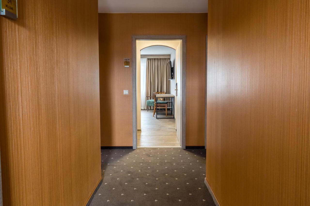Liebig Hotel Ehringshausen Buitenkant foto