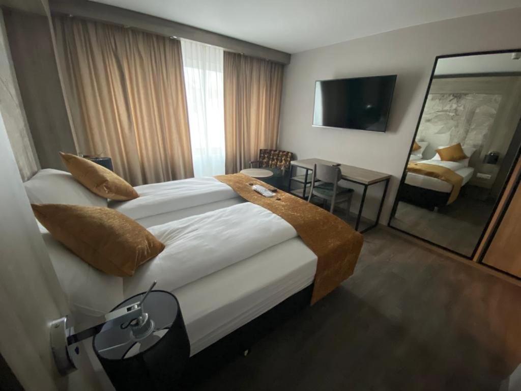 Liebig Hotel Ehringshausen Buitenkant foto